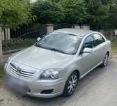 Toyota Avensis srebrna