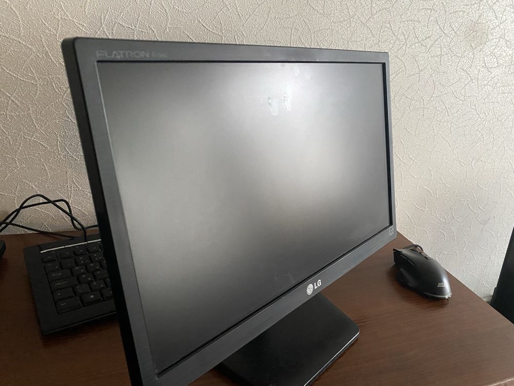 Монитор 19 LG 19EN33S-B