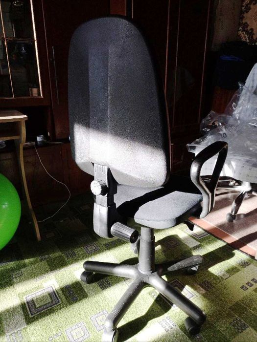 Крісло комп'ютерне для дівчини