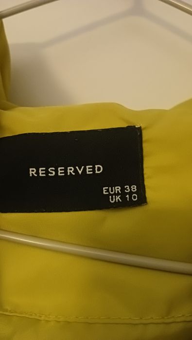 Kurtka Reserved w kolorze musztardowym