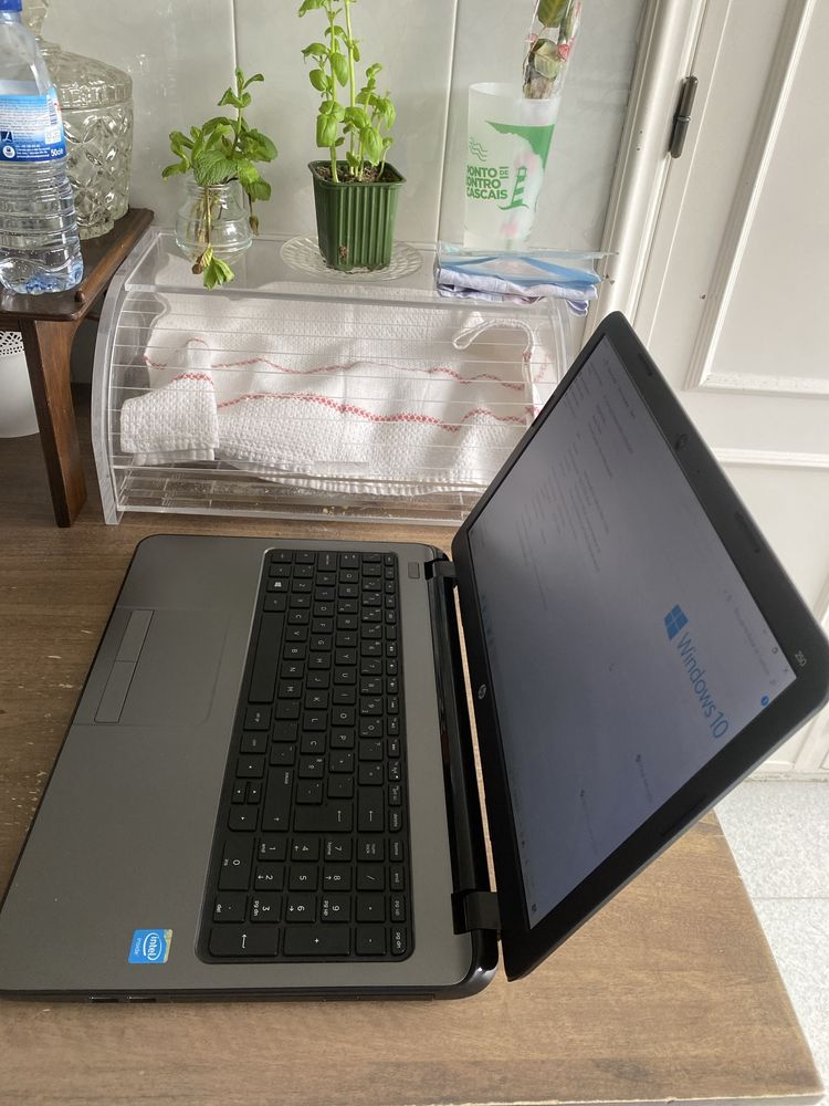 Portátil HP 250 G3 Notebook PC