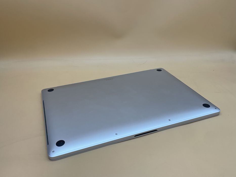 Macbook pro 16 2019 i9 32gb amd 5600 4tb памяті 85 циклів батарея