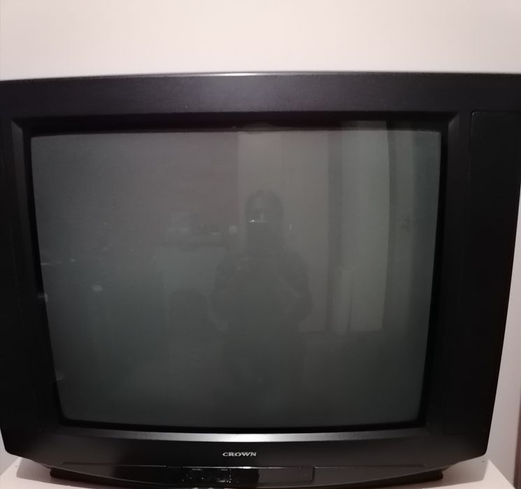 Televisor crown 65 cm ecran