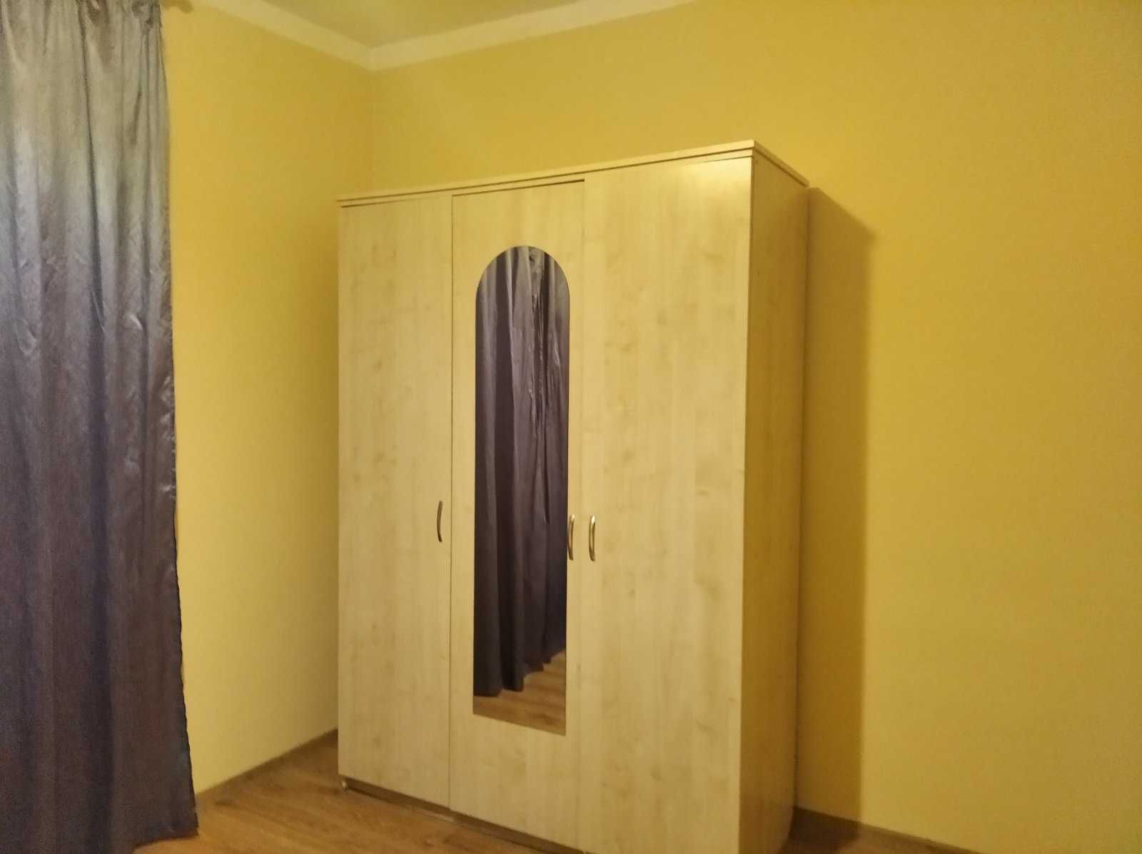 Продаж двох будинків на одній ділянці в новому районі