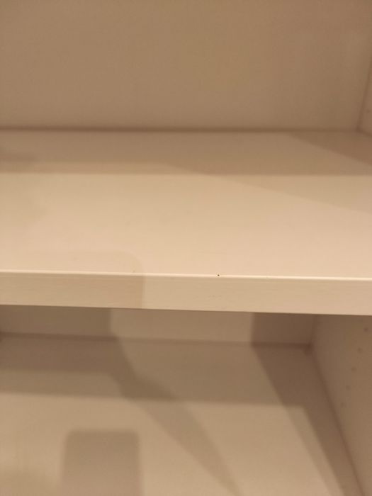 Móvel Besta IKEA com pés