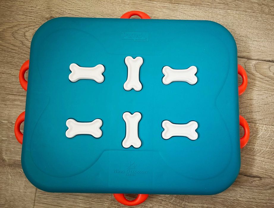 Nina Ottosson Dog Casino Level 3 zabawka gra dla psa interaktywna