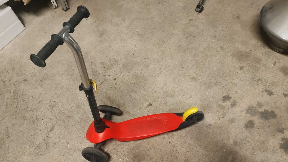 Triciclo infantil. Usado,a andar