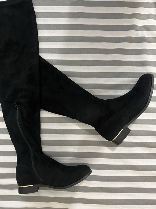 Чорні стильні  ботфорти розмір 38 устілка 24 см