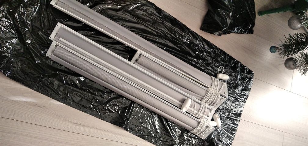Rolety dzień/noc + zabudowa aluminiowa, na 2 okna i pełny balkon