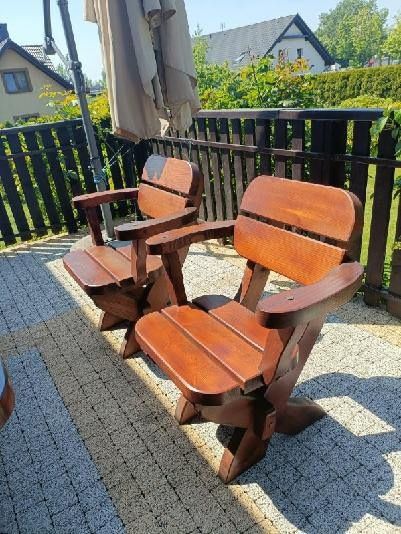 Sprzedam zestaw ogrodowy  drewniany stół z 4 krzesłami