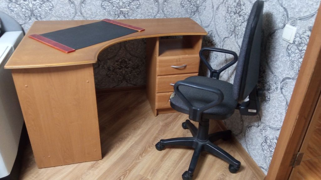 Комп'ютерний стіл+крісло