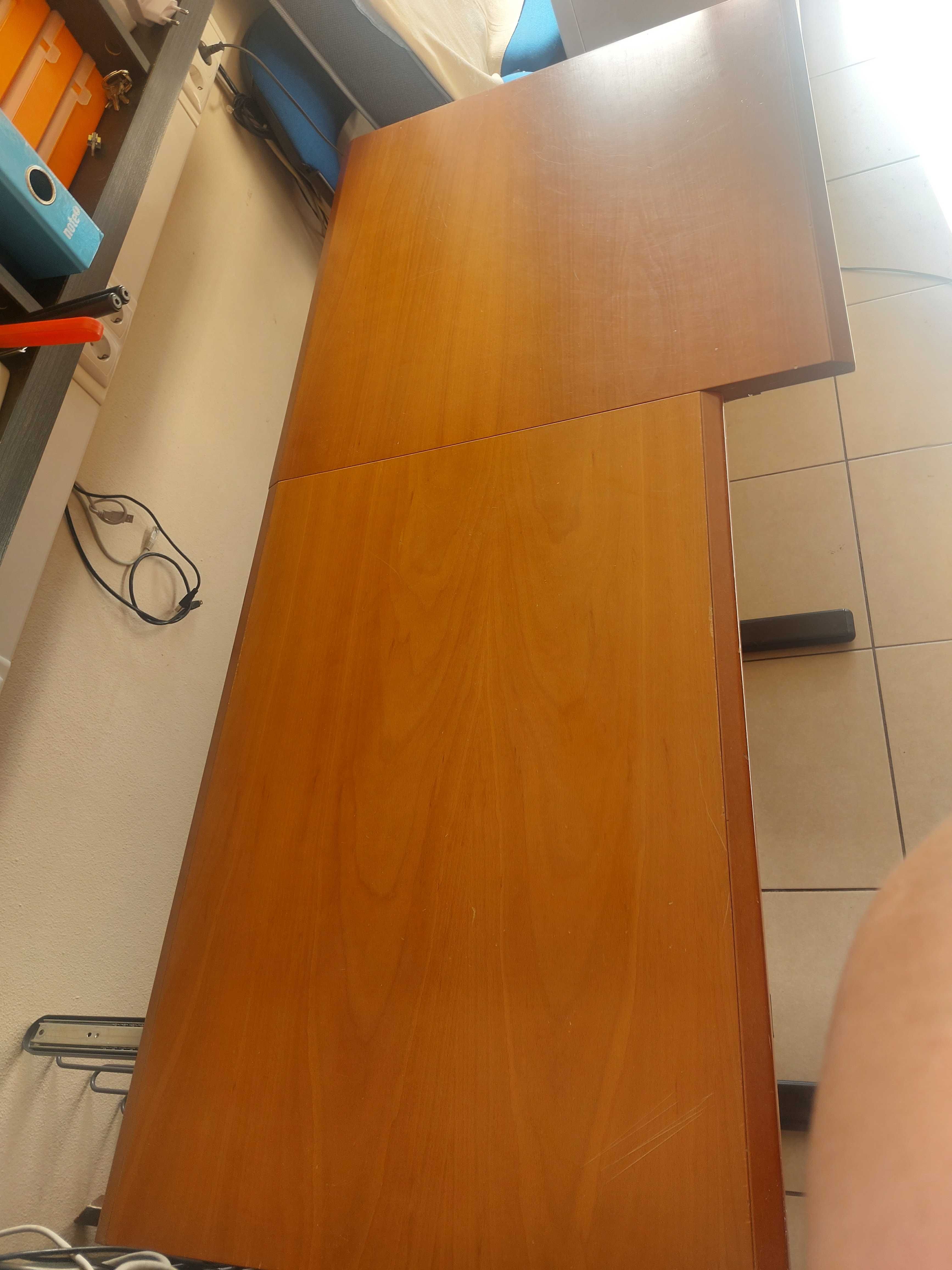 Mesa de madeira de escritório