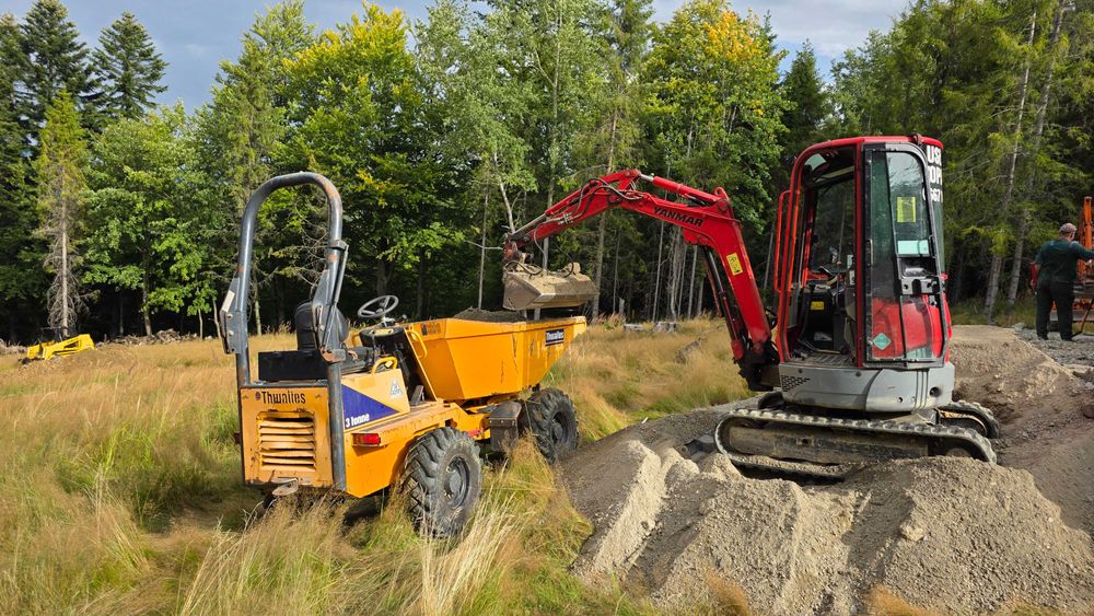 Usługi koparką 2,5t Wiertnica, transport 8t.
