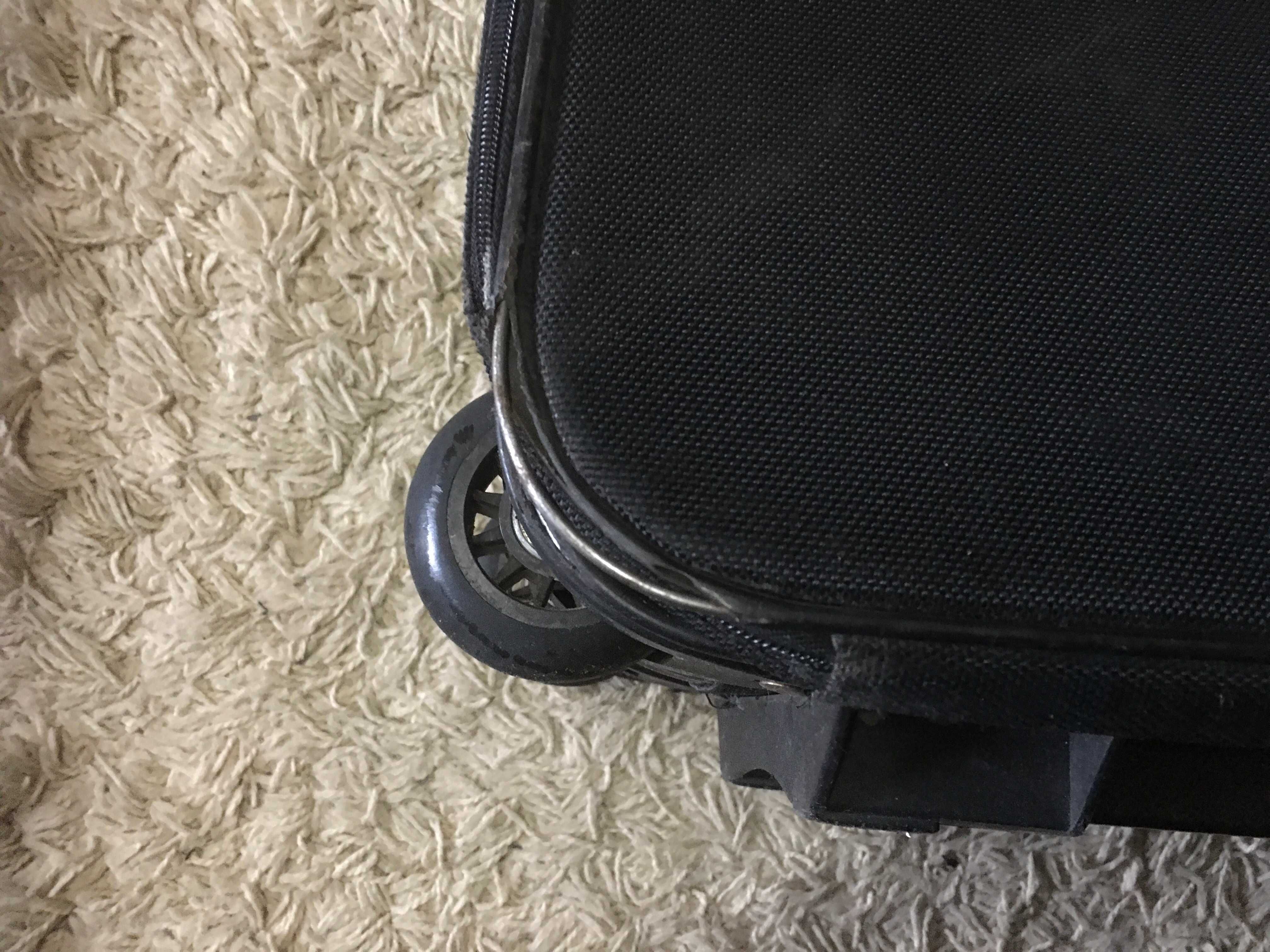 Сумка-чемодан черная 2 колеса с выдвижной ручкой