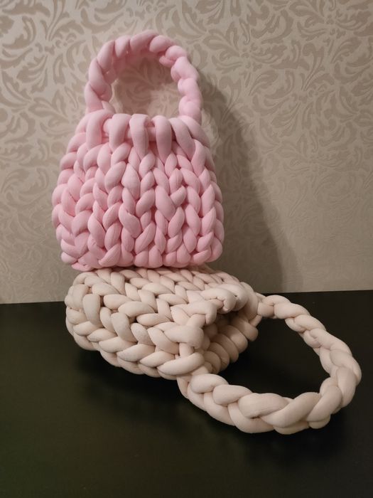 В'язана сумка з товстої пряжі