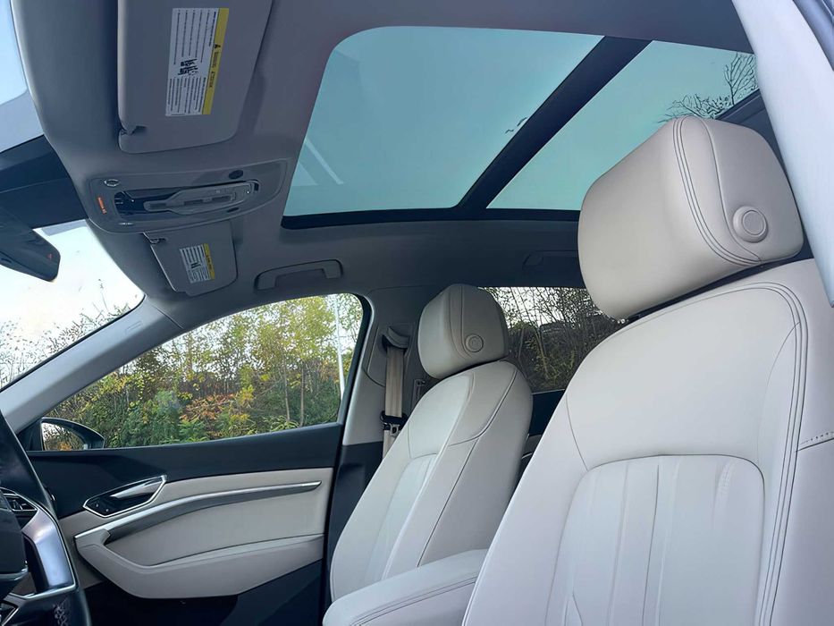 Audi e-tron      2023