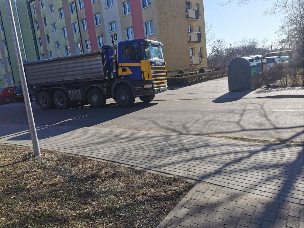 Transport wywrotką czteroośką 20 ton. 11 m3 piach