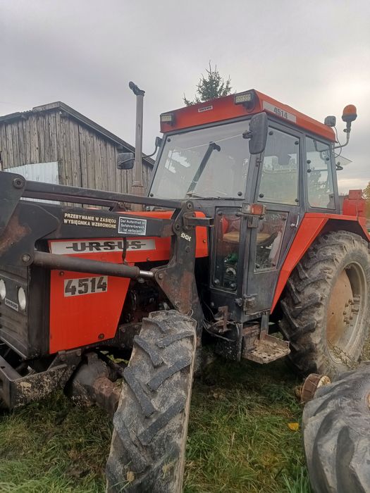 Ursus 4514 z turem sprowadzony