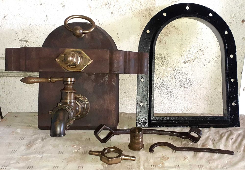 Postigo de depósito de vinho antiga e completa