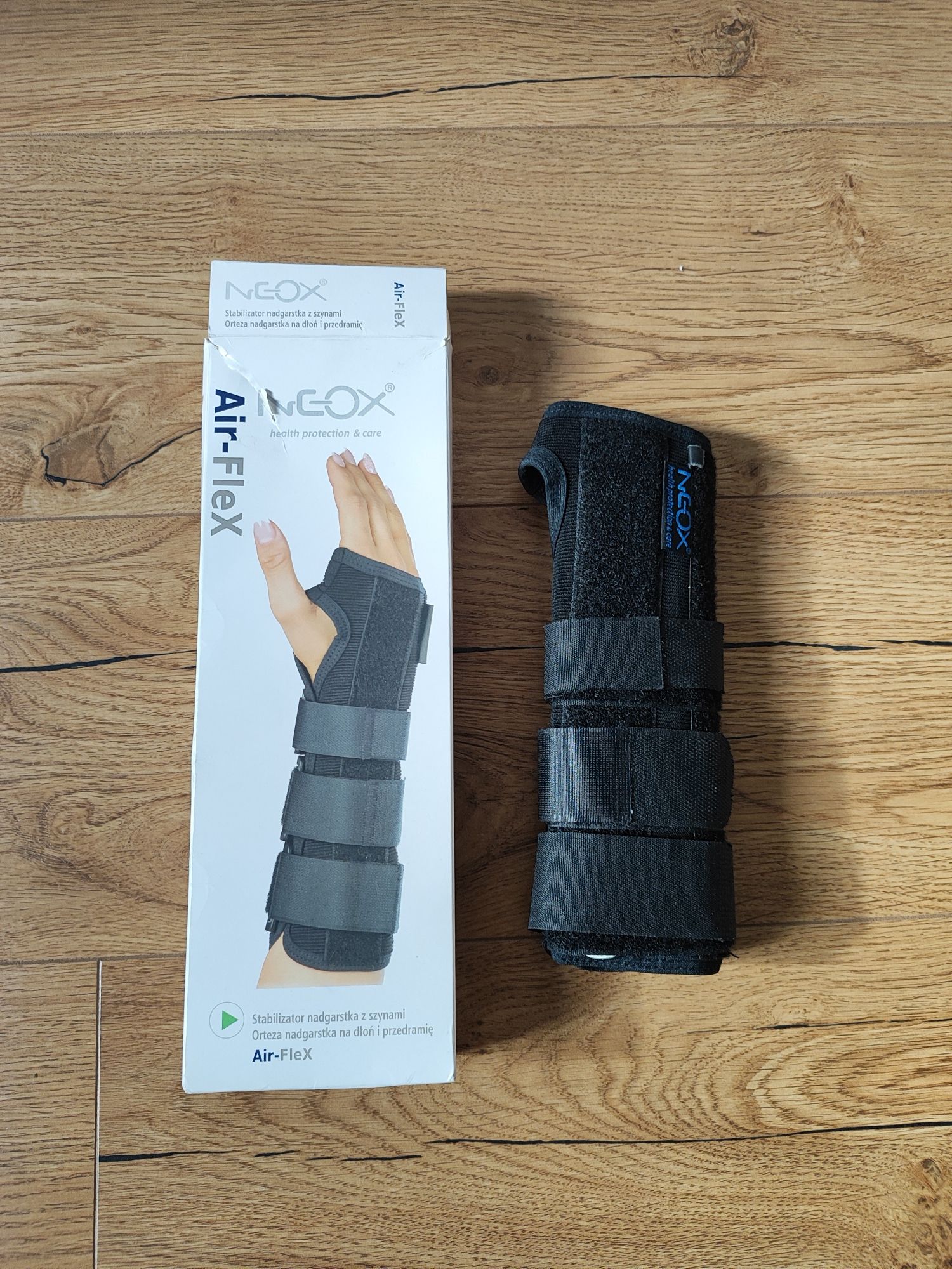 Stabilizator nadgarstka z szynami NEOX czarny dziecka rozmiar S orteza