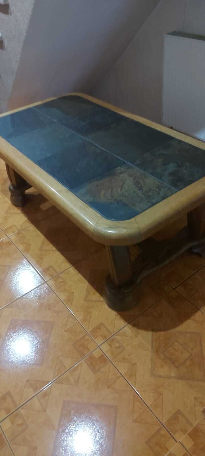 Stół drewniany z blatem z płytki