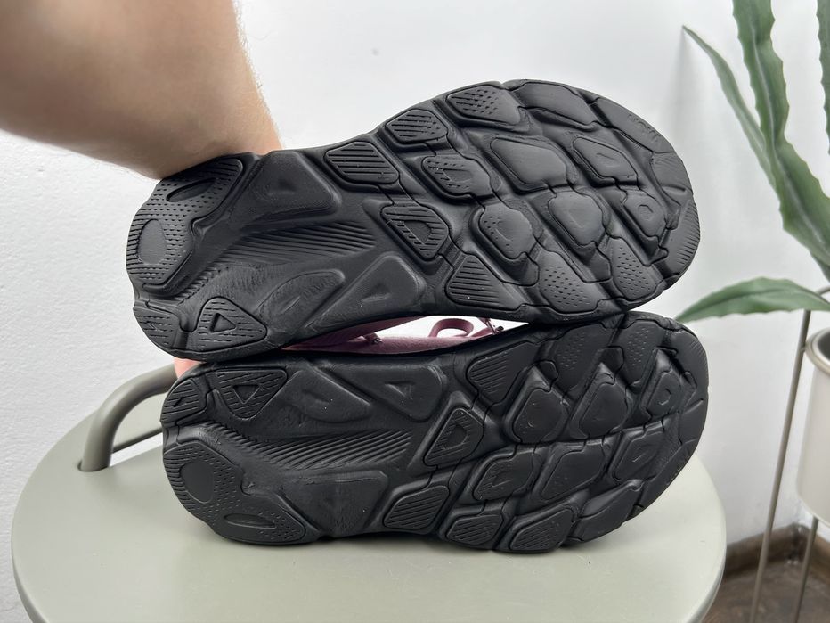 Оригінал! Кросівки Hoka Clifton 9 40.5 розмір MM923