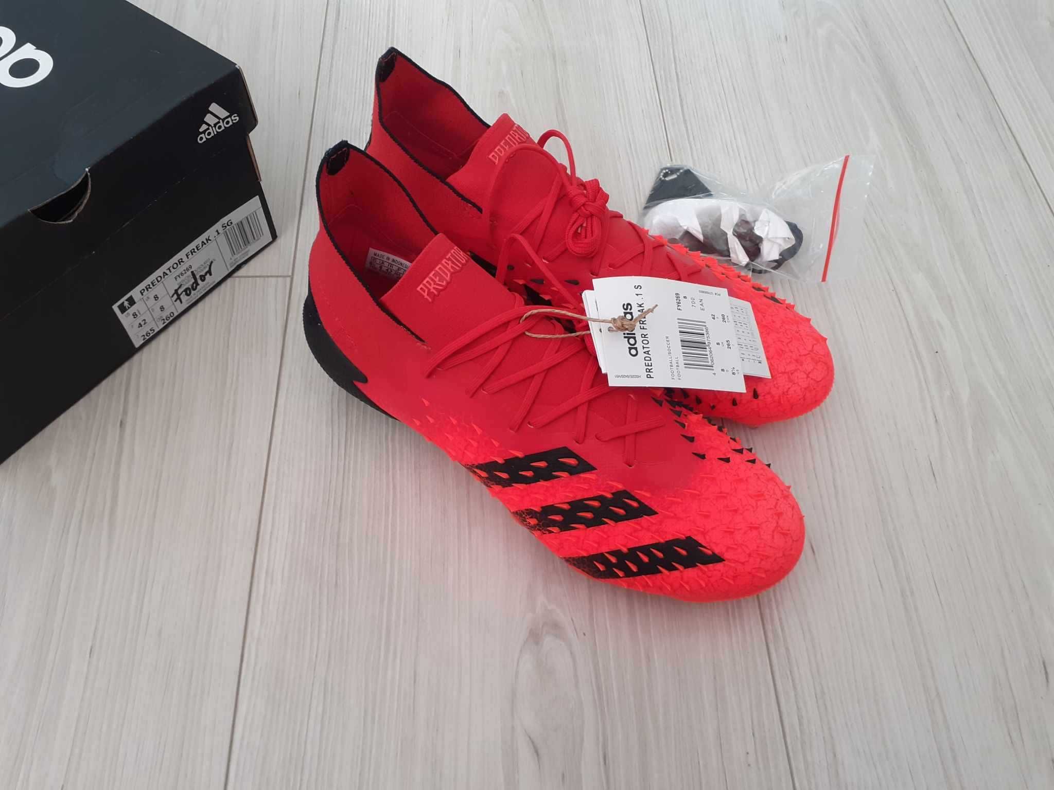 Profesjonalne buty piłkarskie, korki adidas  Predator Freak.1 SG r. 42