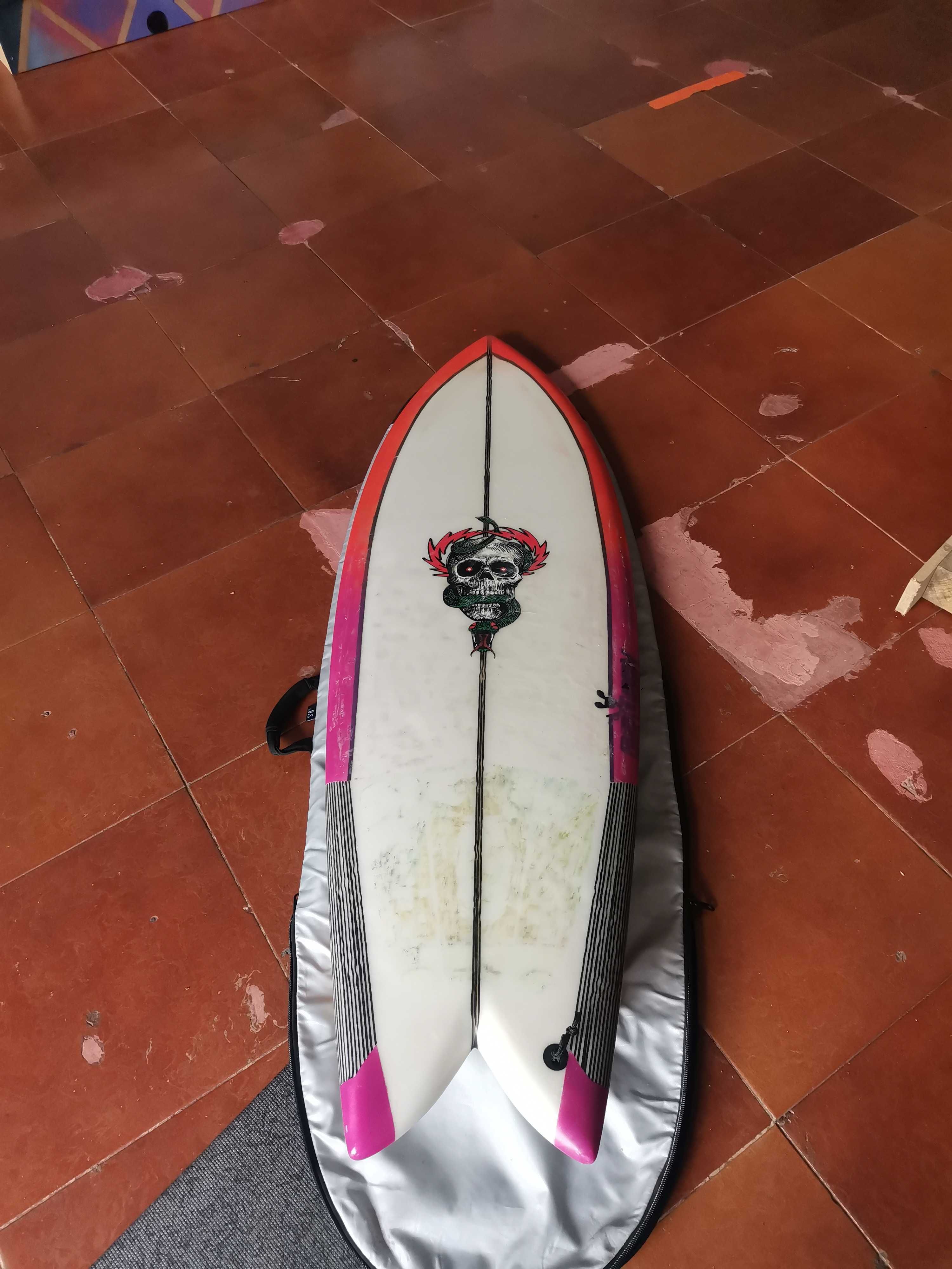 Prancha surf short board.