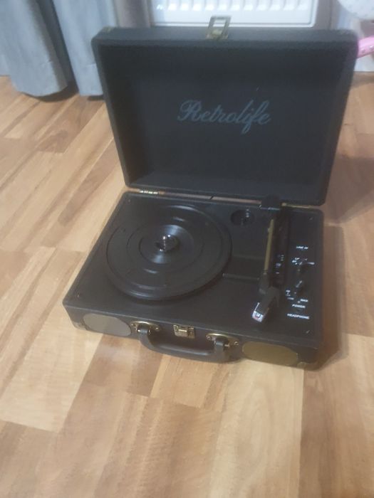 Winylowy gramofon 3-biegowy, 33/45/78 obr./min w stylu walizki z Bluet