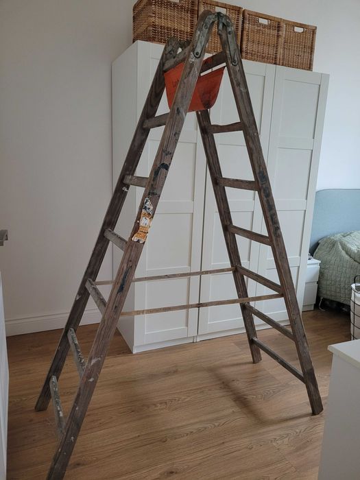 Wysoka, solidna drewniana drabina Layher, 7 szczebli, 200 cm