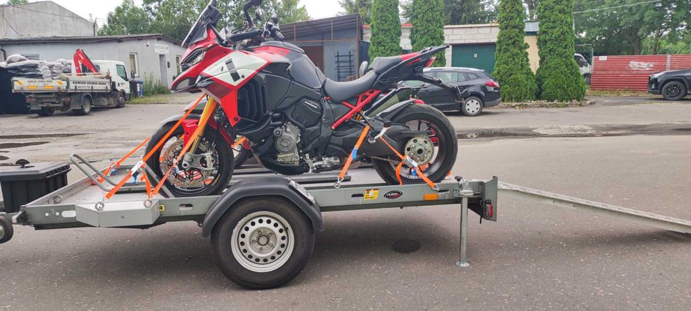 Wypożyczalnia wynajem przyczepy do przewozu motocykli. Transport moto