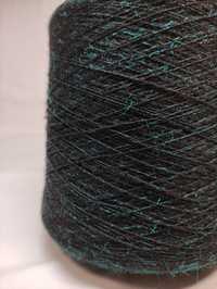 Пряжа для машинного вязания. Цвет черный с бирюзовым метанитом