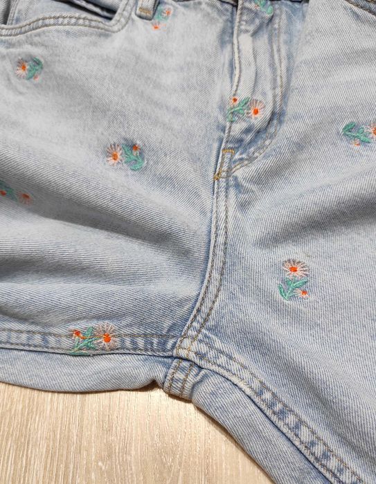 Плотные джинсы Мом, стильные джинсы- багги с вышивкой H&M на 11-12 лет