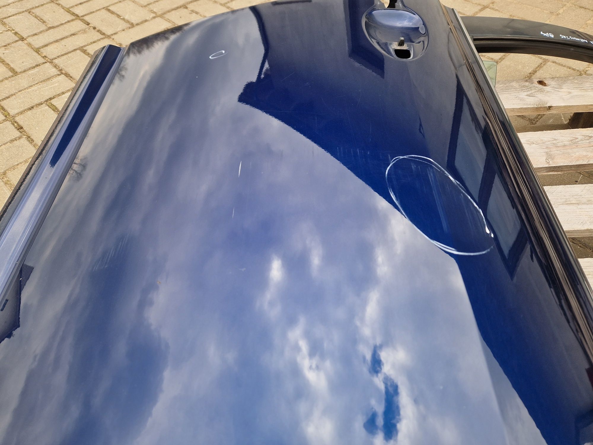 Drzwi prawe przednie szyba prawy przód Toyota Avensis T25 kolor 8P4
