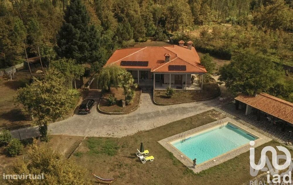 Quinta T4 em Santa Cruz da Trapa e São Cristóvão de Lafões de 341 m2