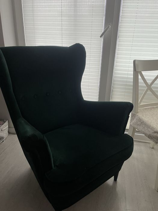 Ciemnozielony fotel uszak Ikea STRANDMON