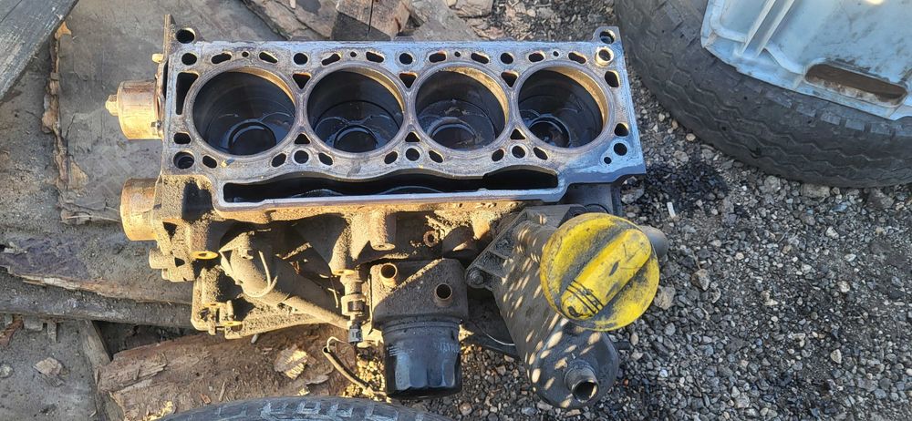 Witam posiadam kompletne doły silnika do trafica 1.9 opla vivaro