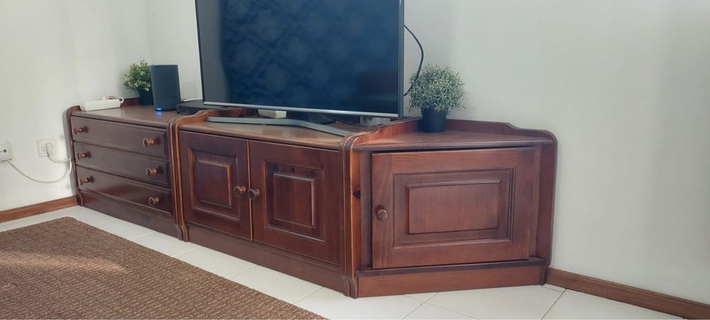 Móvel de TV modular em madeira maciça