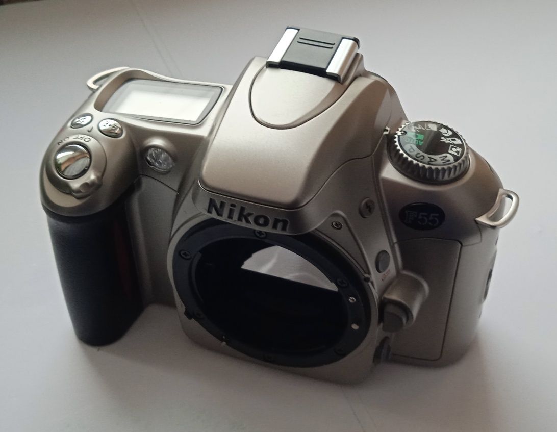 Nikon  F 55 / bez obiektywu/ samo body /