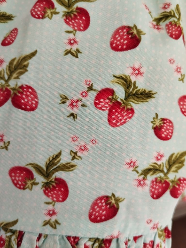 Piękna sukienka w poziomki truskawki strawberry faire 92 cm