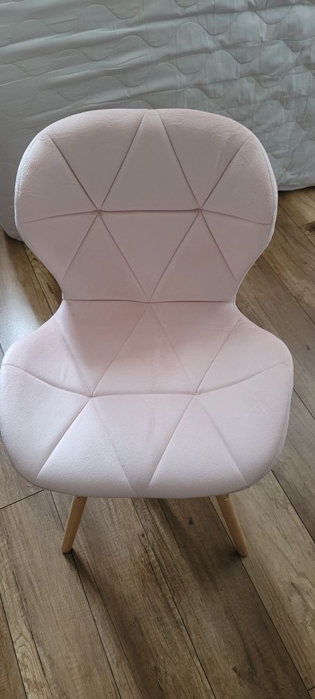 Nowe krzesło skandynawskie pudrowy róż