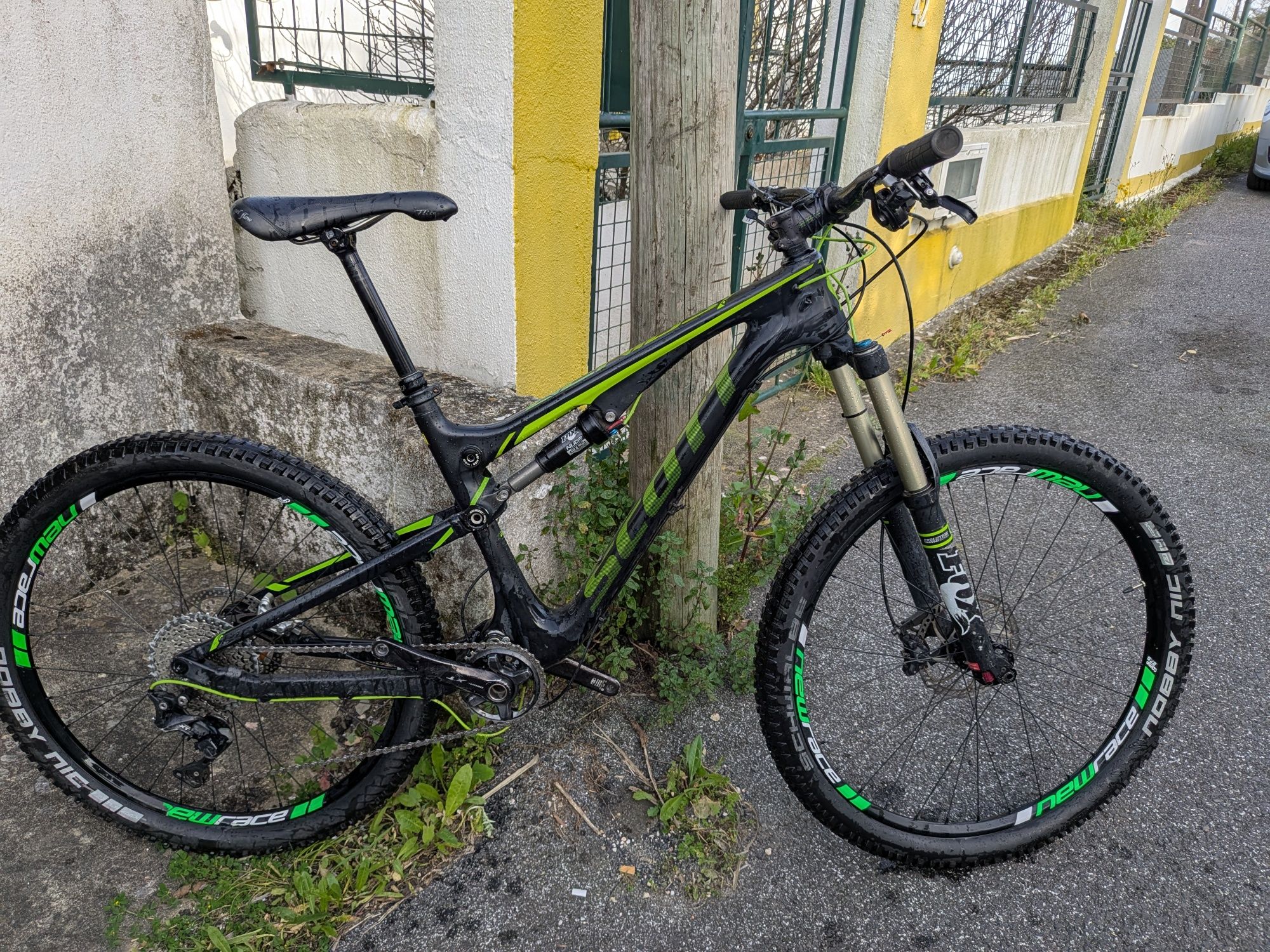 Bicicleta enduro Scott Genius 720 carbono Fox / XT / TwinLock