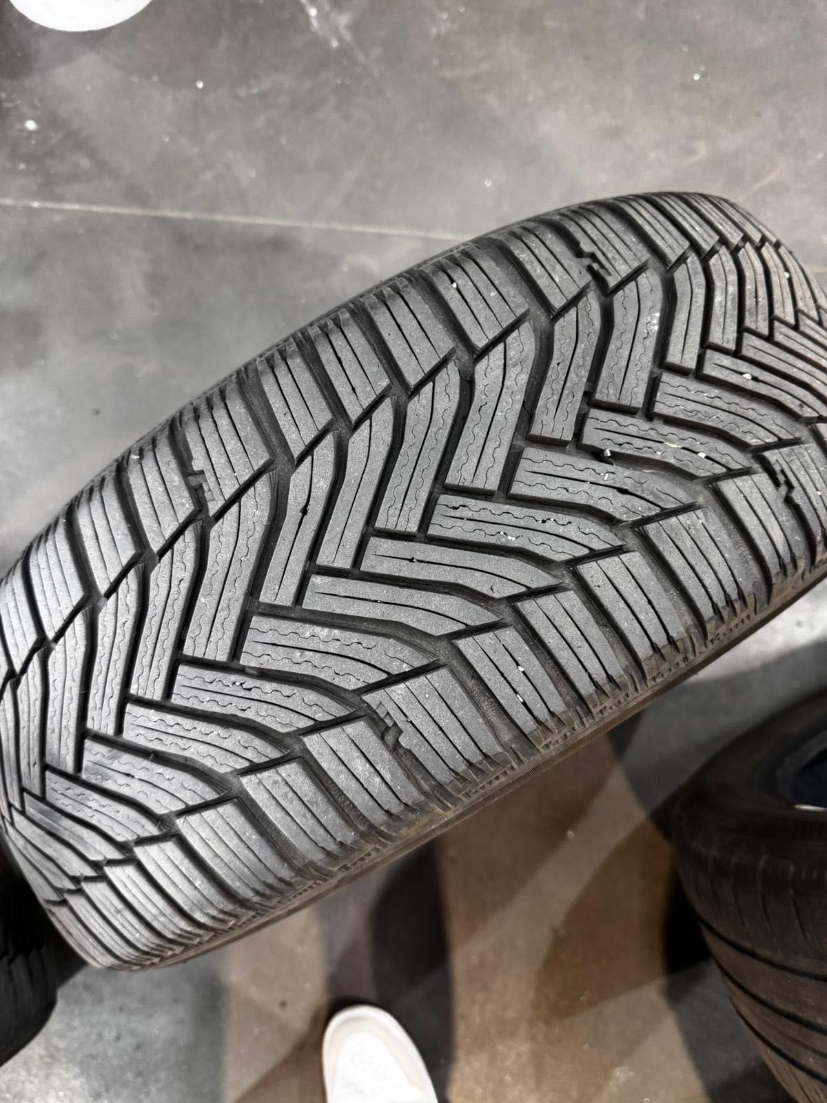 Зимові шини резина б/у 205/55 R17 Michelin Alphin 6