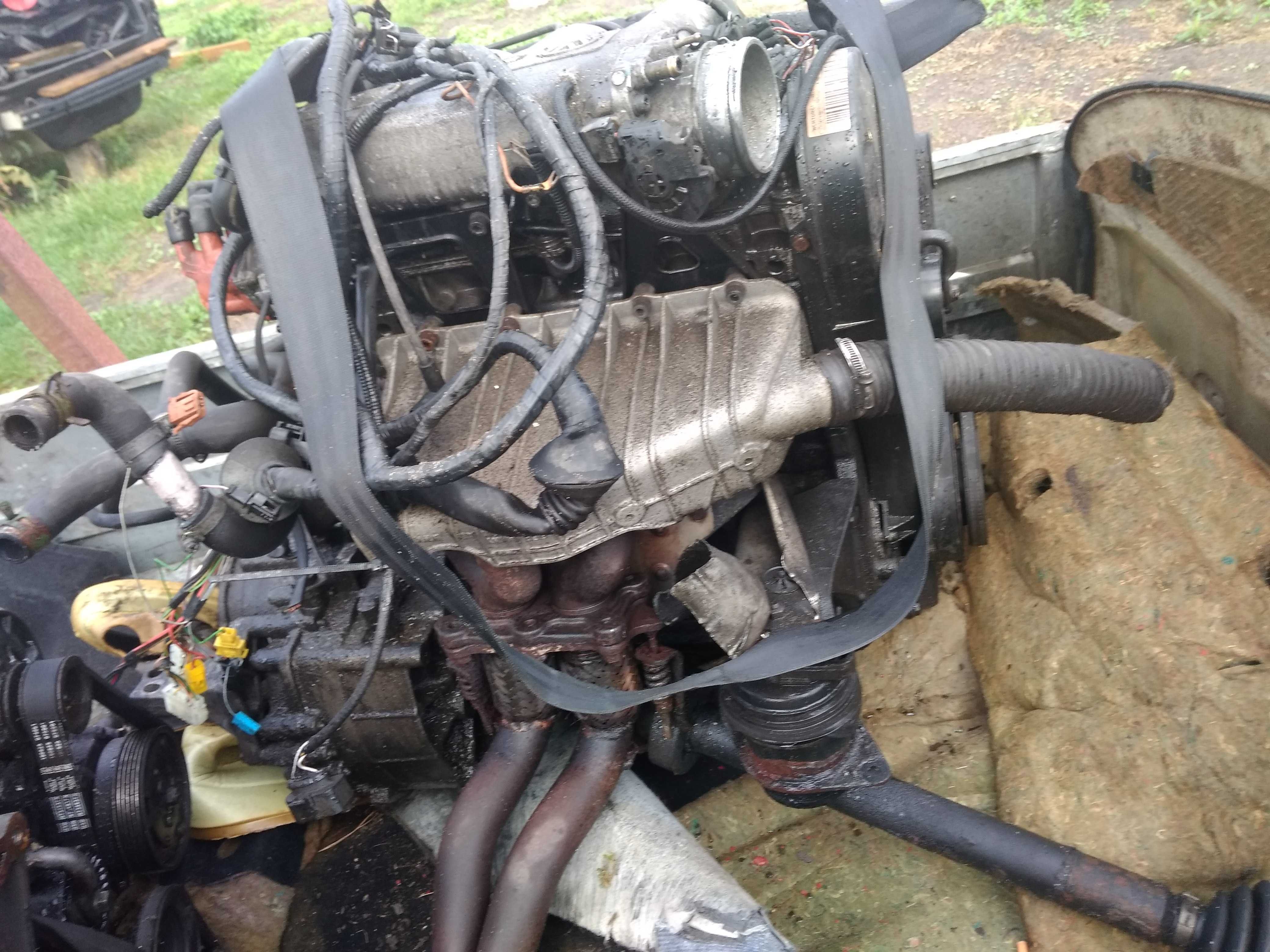 koło pasowe 03710`5243b wał  03725`3041AE  vw golf 2.0 16v ABF