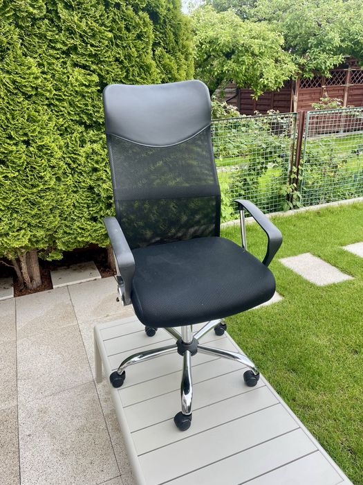 Krzesło biurowe BILLUM czarny 110kg S61 x W109-119 x G62 cm Jysk