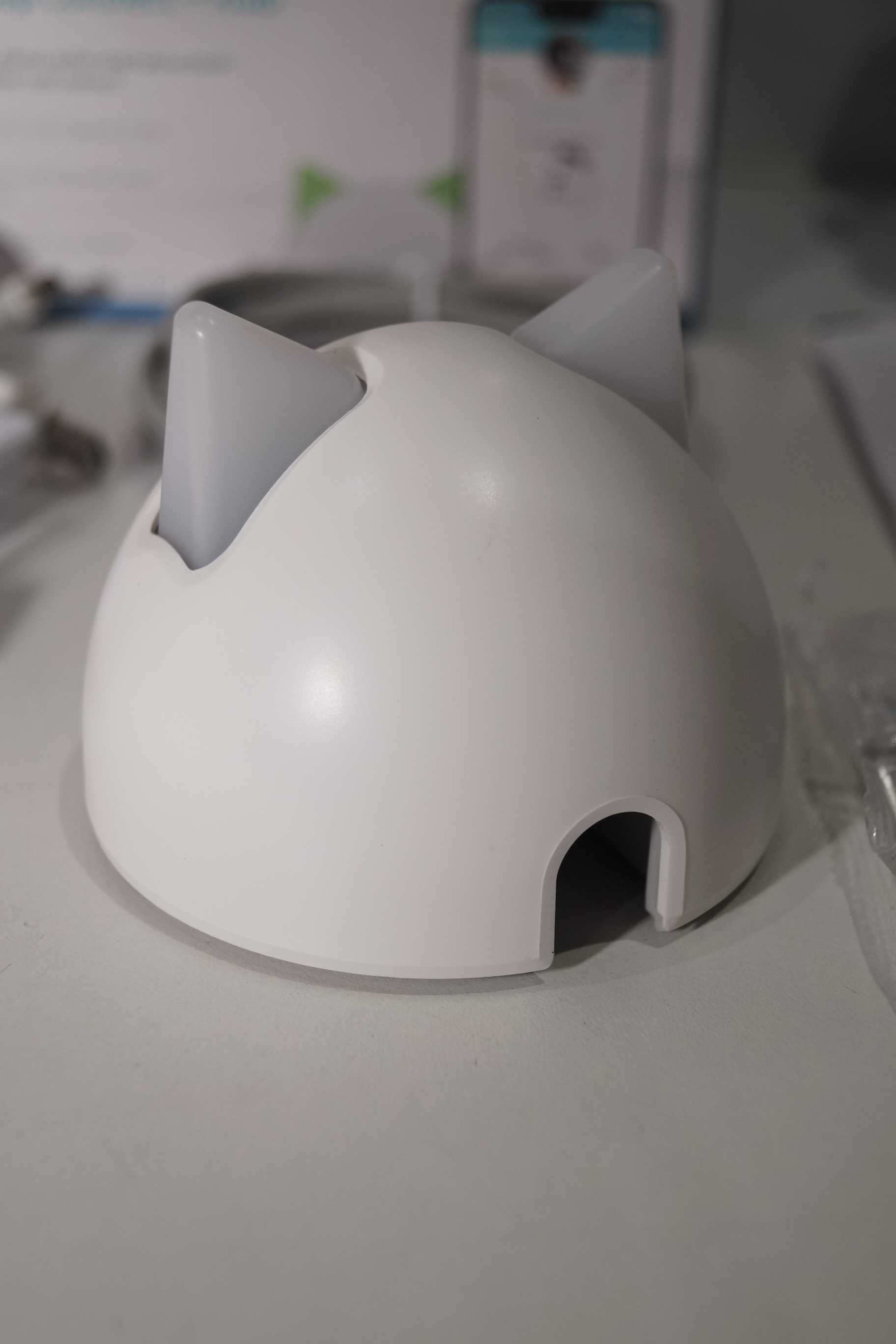 Zestaw drzwiczki wahadłowe dla kota SureFlap Connect z hubem białe
