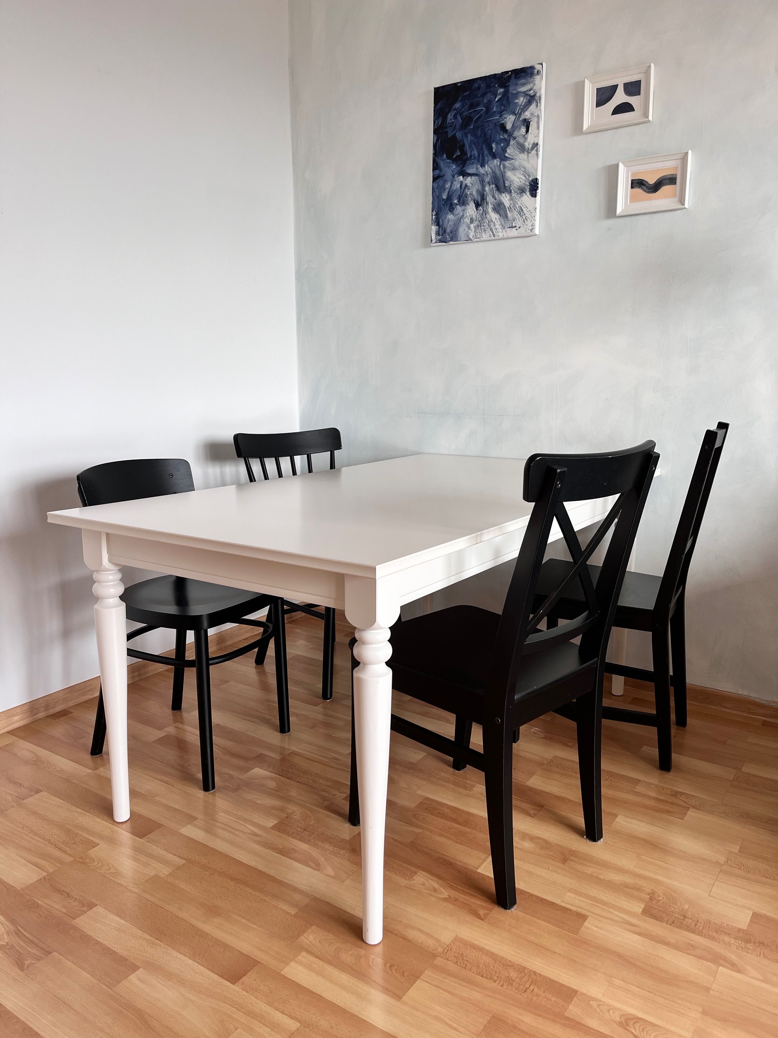 Biały stół Ikea INGATORP