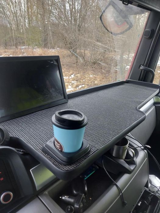 Зручний столик для вантажівки - робоче місце та їжа під рукою!