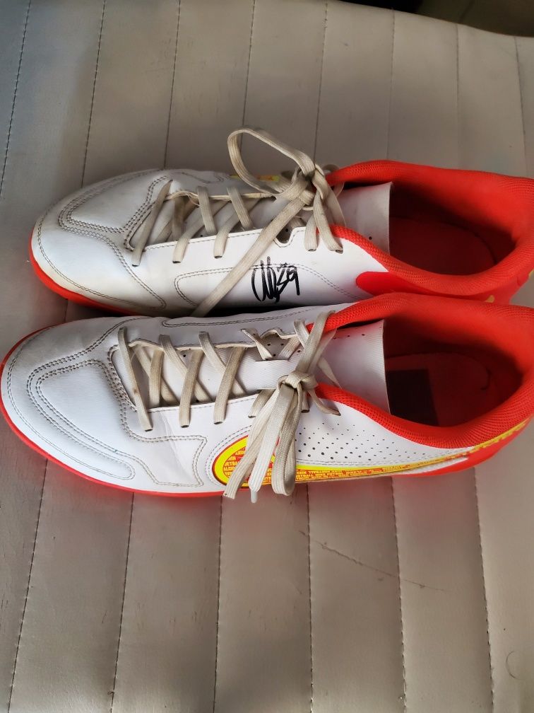 Chuteira Nike Tiempo Futsal 43 Assinadas