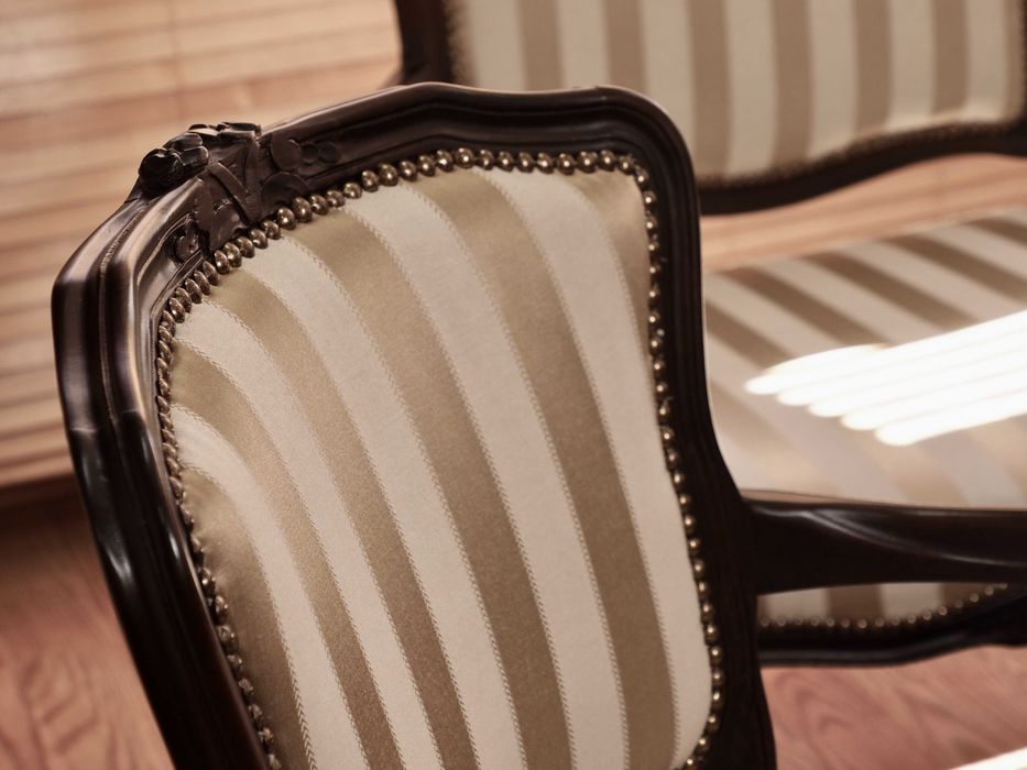 Odrestaurowany zestaw w stylu ludwikowskim. Ława, sofa i fotele.